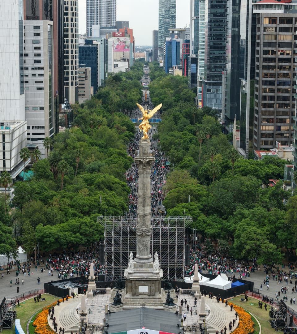 Aficionados del Tri comienzan a llegar al Ángel de la Independencia. Foto: N+